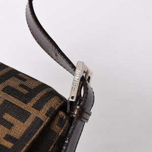 極美品 FENDI フェンディ ショルダーバッグ クロスボディバッグ マンマバケット ズッカ柄 33492 ブラウン シルバー金具 中古 4a006376