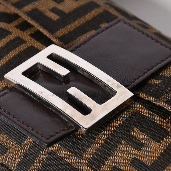 極美品 FENDI フェンディ ショルダーバッグ クロスボディバッグ マンマバケット ズッカ柄 33492 ブラウン シルバー金具 中古 4a006376