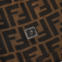 Load the image into the gallery viewer. 極美品 FENDI フェンディ ショルダーバッグ クロスボディバッグ マンマバケット ズッカ柄 33492 ブラウン シルバー金具 中古 4a006376