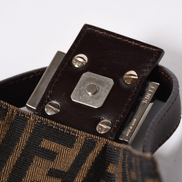 極美品 FENDI フェンディ ショルダーバッグ クロスボディバッグ マンマバケット ズッカ柄 33492 ブラウン シルバー金具 中古 4a006376