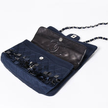 Load the image into the gallery viewer. 極美品 CHANEL シャネル マトラッセ25 Wフラップ Wチェーンショルダーバッグ 12番台 ココマーク サテン スパンコール ネイビー 中古 4a006228