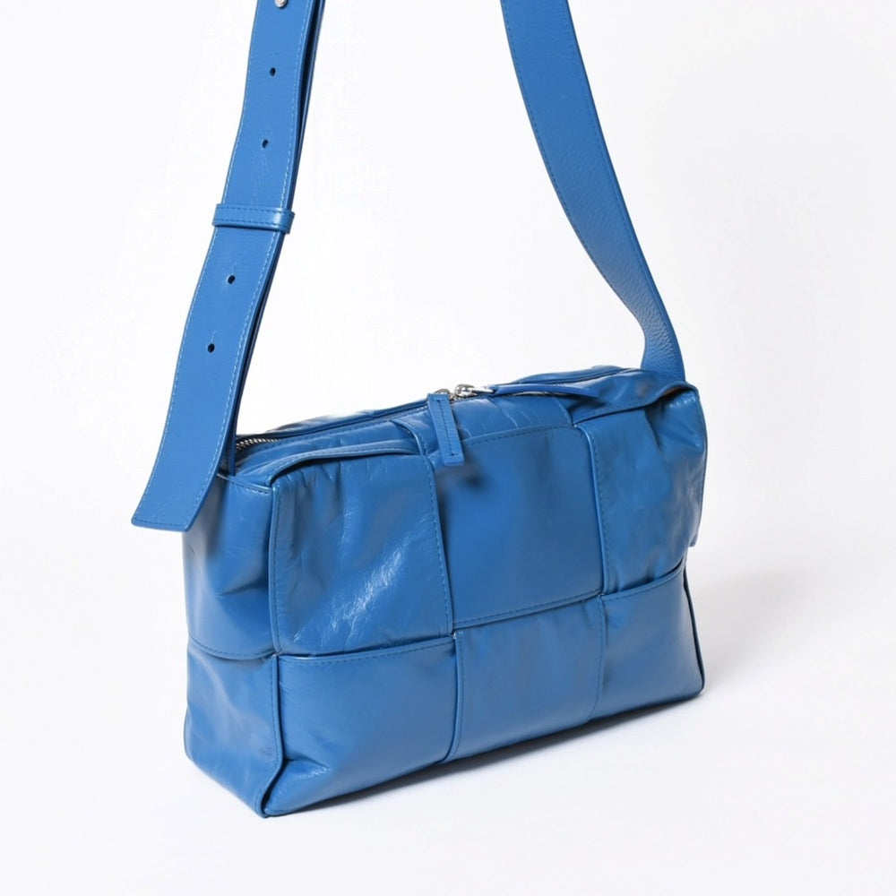 極美品 BOTTEGA VENETA ボッテガヴェネタ アルコ カメラバッグ ショルダーバッグ 731165VCQ714424 カーフスキン レザー ブルー 中古 4a006219