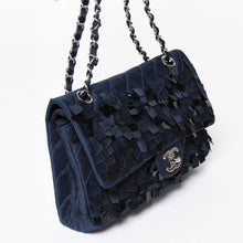 Load the image into the gallery viewer. 極美品 CHANEL シャネル マトラッセ25 Wフラップ Wチェーンショルダーバッグ 12番台 ココマーク サテン スパンコール ネイビー 中古 4a006228
