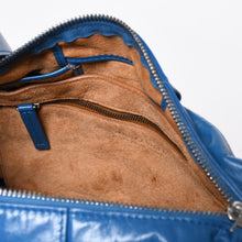 Load the image into the gallery viewer. 極美品 BOTTEGA VENETA ボッテガヴェネタ アルコ カメラバッグ ショルダーバッグ 731165VCQ714424 カーフスキン レザー ブルー 中古 4a006219