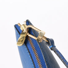 Load the image into the gallery viewer. 極美品 LOUIS VUITTON ルイヴィトン ポシェット アクセソワール ワンショルダーバッグ M52945 エピ レザー ブルー 中古 4a006075
