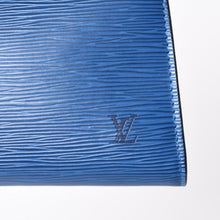 Load the image into the gallery viewer. 極美品 LOUIS VUITTON ルイヴィトン ポシェット アクセソワール ワンショルダーバッグ M52945 エピ レザー ブルー 中古 4a006075