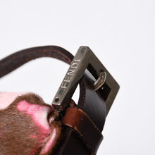 Load the image into the gallery viewer. 極美品 FENDI フェンディ マンマバケット ハラコ レザー ショルダーバッグ 2308-26424-099 ピンク ブラウン シルバー金具 中古 4a006149