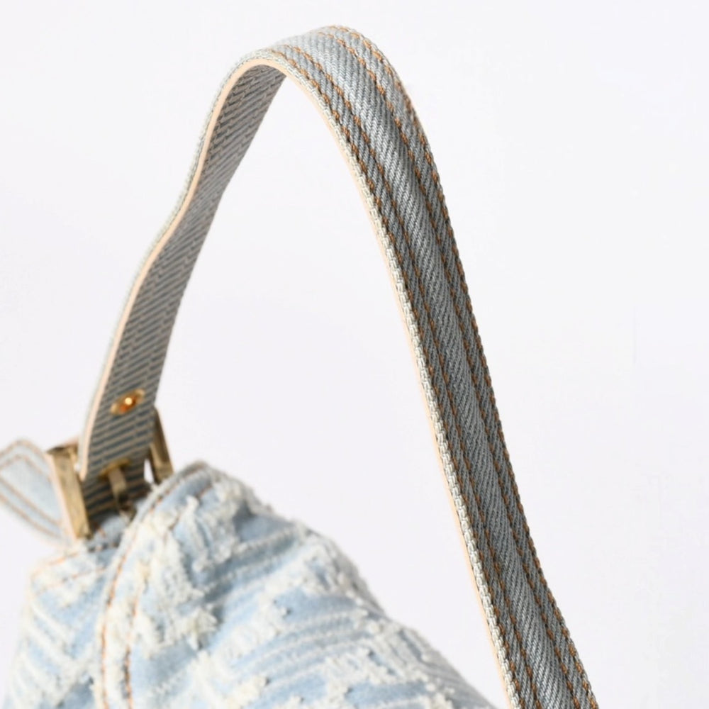 FENDI フェンディ マンマバケット ショルダーバッグ マンマバケット 2370-8BR003-TZH-068 ライトブルー 白 シルバー金具 美品 中古 4a006236