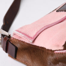 Load the image into the gallery viewer. 極美品 FENDI フェンディ マンマバケット ハラコ レザー ショルダーバッグ 2308-26424-099 ピンク ブラウン シルバー金具 中古 4a006149