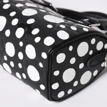 Load the image into the gallery viewer. 新品同様 LOUIS VUITTON ルイヴィトン ナノ スピーディー ハンドバッグ 草間彌生 モノグラム アンプラント M81910 ブラック 中古 4a006239