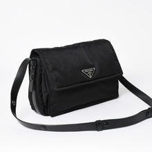 Load the image into the gallery viewer. 極美品 PRADA プラダ ポコノ ショルダーバッグ トライアングルロゴ 三角ロゴ ナイロン ブラック シルバー金具 中古 4a006214