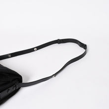 Load the image into the gallery viewer. 極美品 PRADA プラダ ポコノ ショルダーバッグ トライアングルロゴ 三角ロゴ ナイロン ブラック シルバー金具 中古 4a006214