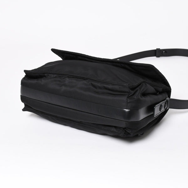 極美品 PRADA プラダ ポコノ ショルダーバッグ トライアングルロゴ 三角ロゴ ナイロン ブラック シルバー金具 中古 4a006214