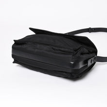 Load the image into the gallery viewer. 極美品 PRADA プラダ ポコノ ショルダーバッグ トライアングルロゴ 三角ロゴ ナイロン ブラック シルバー金具 中古 4a006214