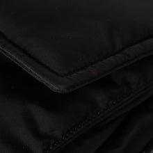 Load the image into the gallery viewer. 極美品 PRADA プラダ ポコノ ショルダーバッグ トライアングルロゴ 三角ロゴ ナイロン ブラック シルバー金具 中古 4a006214