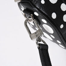 Load the image into the gallery viewer. 新品同様 LOUIS VUITTON ルイヴィトン ナノ スピーディー ハンドバッグ 草間彌生 モノグラム アンプラント M81910 ブラック 中古 4a006239