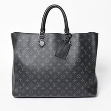 Load the image into the gallery viewer. 極美品 LOUIS VUITTON ルイヴィトン グラン サック トートバッグ M44733 モノグラムエクリプス ブラック シルバー金具 中古 4a006217