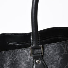 Load the image into the gallery viewer. 極美品 LOUIS VUITTON ルイヴィトン グラン サック トートバッグ M44733 モノグラムエクリプス ブラック シルバー金具 中古 4a006217