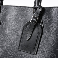 Load the image into the gallery viewer. 極美品 LOUIS VUITTON ルイヴィトン グラン サック トートバッグ M44733 モノグラムエクリプス ブラック シルバー金具 中古 4a006217