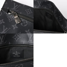 Load the image into the gallery viewer. 極美品 LOUIS VUITTON ルイヴィトン グラン サック トートバッグ M44733 モノグラムエクリプス ブラック シルバー金具 中古 4a006217