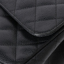 Load the image into the gallery viewer. 極美品 CHANEL シャネル デカマトラッセ30 Wフラップ Wチェーンショルダーバッグ 16番台 ココマーク キャビアスキン ブラック 中古 4a006242