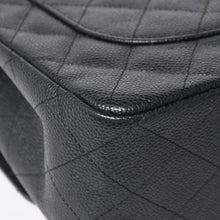 Load the image into the gallery viewer. 極美品 CHANEL シャネル デカマトラッセ30 Wフラップ Wチェーンショルダーバッグ 16番台 ココマーク キャビアスキン ブラック 中古 4a006242