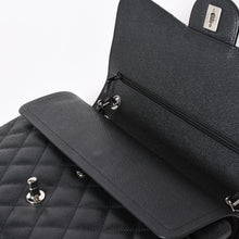 Load the image into the gallery viewer. 極美品 CHANEL シャネル デカマトラッセ30 Wフラップ Wチェーンショルダーバッグ 16番台 ココマーク キャビアスキン ブラック 中古 4a006242