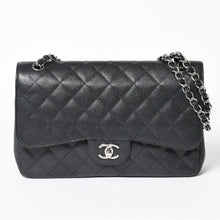 Load the image into the gallery viewer. 極美品 CHANEL シャネル デカマトラッセ30 Wフラップ Wチェーンショルダーバッグ 16番台 ココマーク キャビアスキン ブラック 中古 4a006242