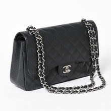 Load the image into the gallery viewer. 極美品 CHANEL シャネル デカマトラッセ30 Wフラップ Wチェーンショルダーバッグ 16番台 ココマーク キャビアスキン ブラック 中古 4a006242