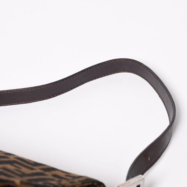 極美品 FENDI フェンディ マンマバケット ワンショルダーバッグ 26325 ズッカ柄 ブラウン ヴィンテージ シルバー金具 中古 4a006218