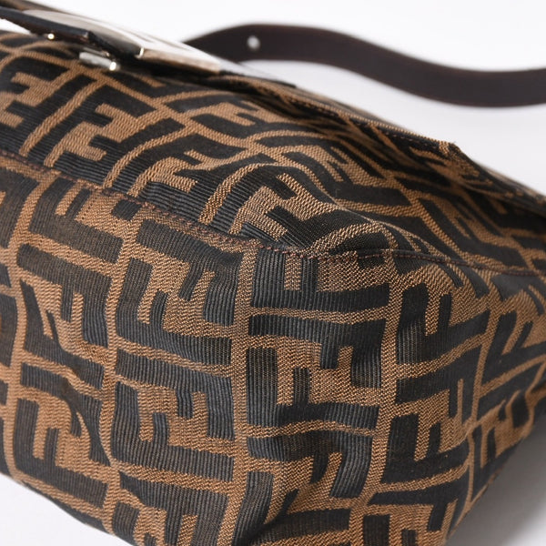極美品 FENDI フェンディ マンマバケット ワンショルダーバッグ 26325 ズッカ柄 ブラウン ヴィンテージ シルバー金具 中古 4a006218