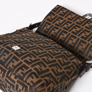 極美品 FENDI フェンディ マンマバケット ワンショルダーバッグ 26325 ズッカ柄 ブラウン ヴィンテージ シルバー金具 中古 4a006218