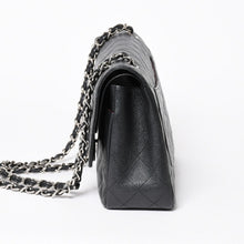 Load the image into the gallery viewer. 極美品 CHANEL シャネル デカマトラッセ30 Wフラップ Wチェーンショルダーバッグ 16番台 ココマーク キャビアスキン ブラック 中古 4a006242