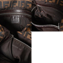 Load the image into the gallery viewer. 極美品 FENDI フェンディ マンマバケット ワンショルダーバッグ 26325 ズッカ柄 ブラウン ヴィンテージ シルバー金具 中古 4a006218