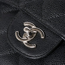Load the image into the gallery viewer. 極美品 CHANEL シャネル デカマトラッセ30 Wフラップ Wチェーンショルダーバッグ 16番台 ココマーク キャビアスキン ブラック 中古 4a006242
