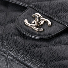 Load the image into the gallery viewer. 極美品 CHANEL シャネル デカマトラッセ30 Wフラップ Wチェーンショルダーバッグ 16番台 ココマーク キャビアスキン ブラック 中古 4a006242