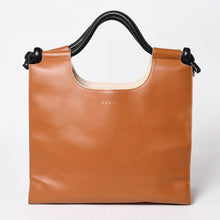 Load the image into the gallery viewer. 極美品 MARNI マルニ レザーハンドバッグ BMMP0057Q0 ブラウン ブラック アイボリー イタリア製 ゴールド金具 中古 4a006211