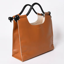 Load the image into the gallery viewer. 極美品 MARNI マルニ レザーハンドバッグ BMMP0057Q0 ブラウン ブラック アイボリー イタリア製 ゴールド金具 中古 4a006211