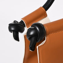 Load the image into the gallery viewer. 極美品 MARNI マルニ レザーハンドバッグ BMMP0057Q0 ブラウン ブラック アイボリー イタリア製 ゴールド金具 中古 4a006211