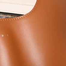 Load the image into the gallery viewer. 極美品 MARNI マルニ レザーハンドバッグ BMMP0057Q0 ブラウン ブラック アイボリー イタリア製 ゴールド金具 中古 4a006211