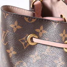 Load the image into the gallery viewer. 極美品 LOUIS VUITTON ルイヴィトン ネオノエMM ショルダーバッグ M44022 モノグラム ブラウン ピンク ゴールド金具 中古 4a006208
