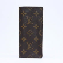 Load the image into the gallery viewer. 極美品 LOUIS VUITTTON ルイヴィトン モノグラム キャンバス エテュイリュネットサンプール メガネケース ブラウン M62962 中古 4a006101