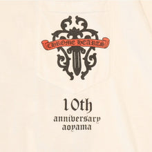 Load the image into the gallery viewer. 極美品 CHROME HEARTS クロムハーツ 半袖Tシャツ サイズS 青山店10周年記念 ヴァインダガー ホワイト 中古 4a006281