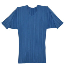 Load the image into the gallery viewer. 極美品 ISSEI MIYAKE イッセイミヤケ PLEATS PLEASE プリーツプリーズ トップス 半袖 ブルー サイズ4 中古 4a006118