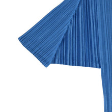 Load the image into the gallery viewer. 極美品 ISSEI MIYAKE イッセイミヤケ PLEATS PLEASE プリーツプリーズ トップス 半袖 ブルー サイズ4 中古 4a006118