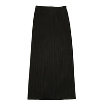 Load the image into the gallery viewer. 極美品 ISSEI MIYAKE イッセイミヤケ PLEATS PLEASE プリーツプリーズ スカート ボトムス 6443013 ブラック サイズ1 中古 4a006117