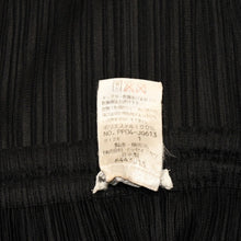 Load the image into the gallery viewer. 極美品 ISSEI MIYAKE イッセイミヤケ PLEATS PLEASE プリーツプリーズ スカート ボトムス 6443013 ブラック サイズ1 中古 4a006117