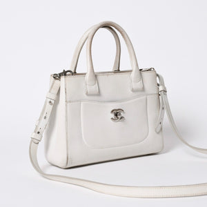 CHANEL シャネル ネオ エグゼクティブ トート スモール ハンドバッグ 2WAY A69929 ココマーク キャビアスキン シルバー金具 良品 中古 4a006135