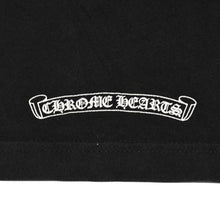 Load the image into the gallery viewer. CHROME HEARTS クロムハーツ 半袖Tシャツ サイズM オールドイングリッシュ ネックロゴ スクロールラベル ブラック 美品 中古 4a006278
