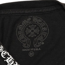 Load the image into the gallery viewer. CHROME HEARTS クロムハーツ 半袖Tシャツ サイズM オールドイングリッシュ ネックロゴ スクロールラベル ブラック 美品 中古 4a006278